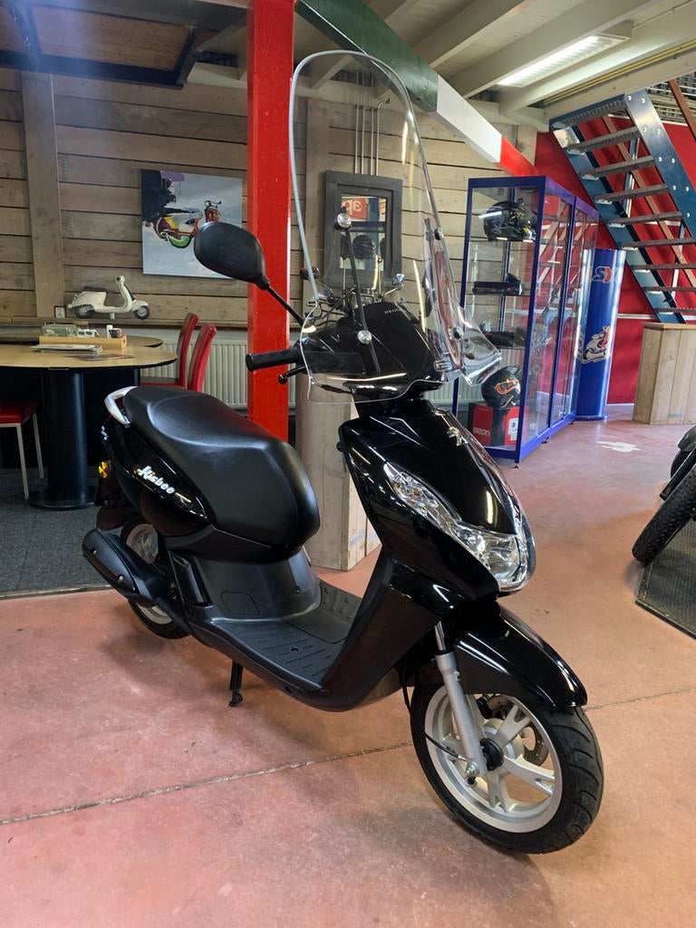 Gebro scooters: Peugeot kisbee 25KM SNOR zwart  BJ2016, Fietsen en Brommers, Scooters | Peugeot, Gebruikt, Overige modellen, Ophalen of Verzenden