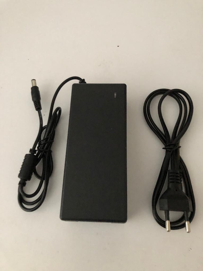 fietsacculader 36 volt, Fietsen en Brommers, Fietsaccessoires | Fietsaccu's, Ophalen of Verzenden, Nieuw