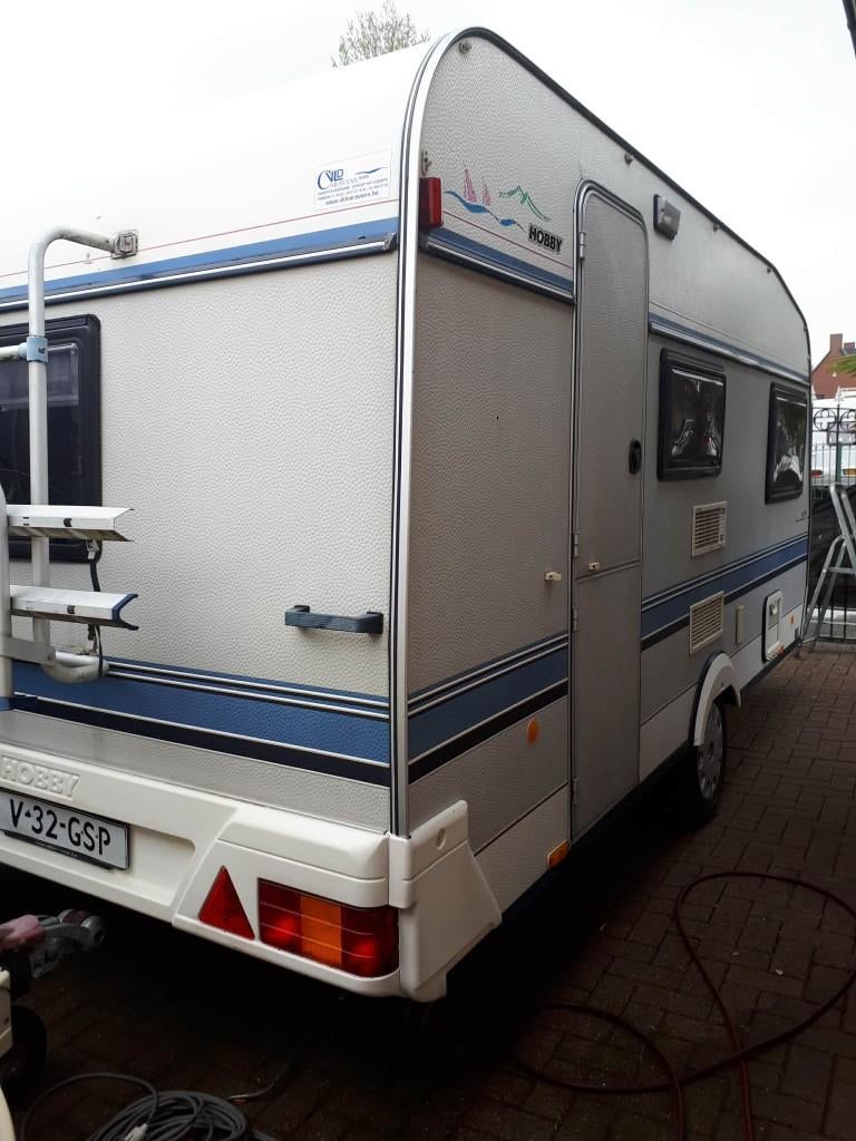 hobby 440 voortent mooie goede staadt 4 pers, Caravans en Kamperen, 2 aparte bedden, Hobby, Schokbreker, Bedrijf
