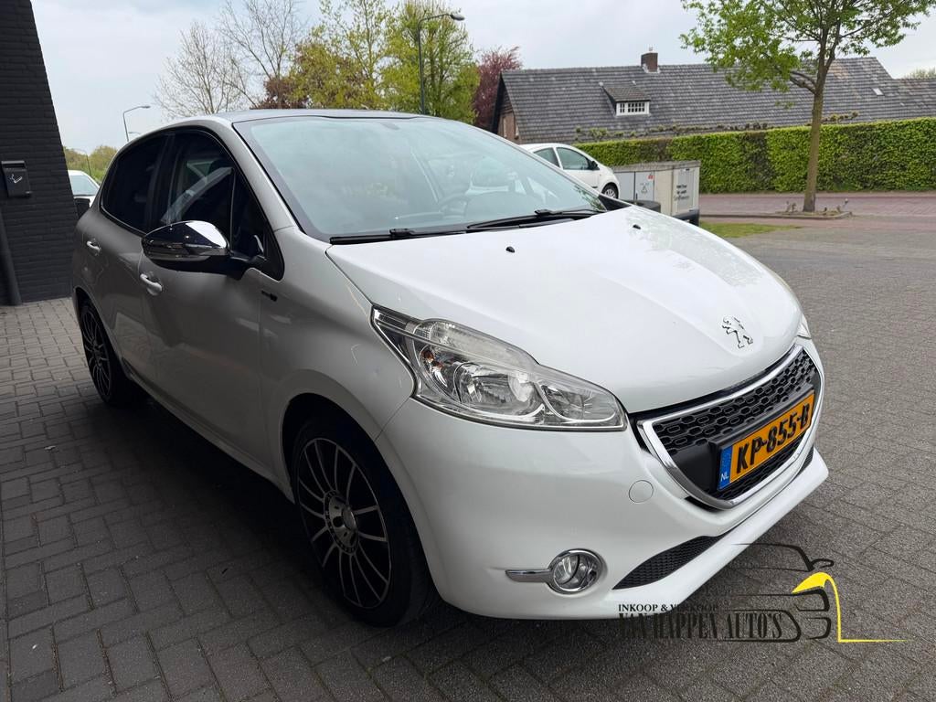 Peugeot 208 1.2 VTi Allure, Auto's, Voorwielaandrijving, Euro 5, Gebruikt, 31 €/maand