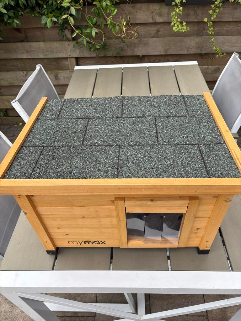 Kattenhuis voor buiten, Ophalen, Zo goed als nieuw