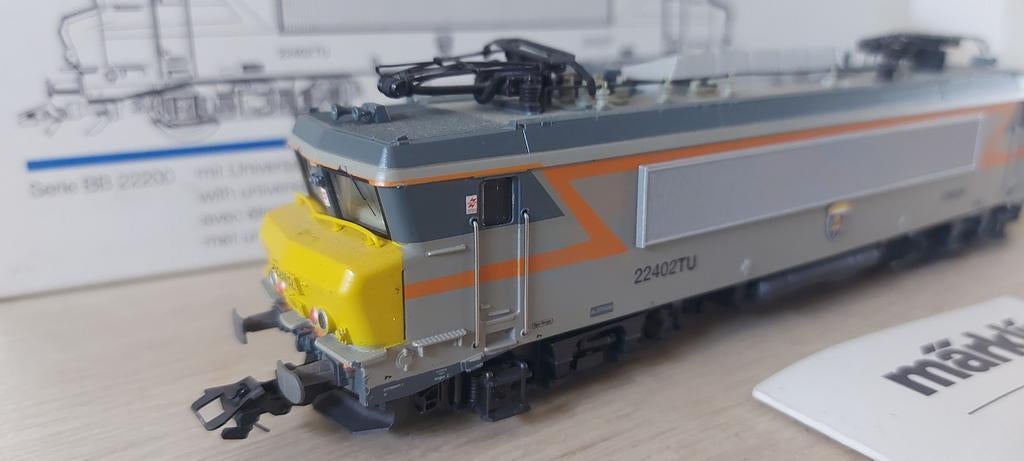 Märklin SNCF BB 22402 tunnelloc dig artnr 83320 in ovp, Hobby en Vrije tijd, Wisselstroom, Locomotief, Ophalen of Verzenden, Zo goed als nieuw