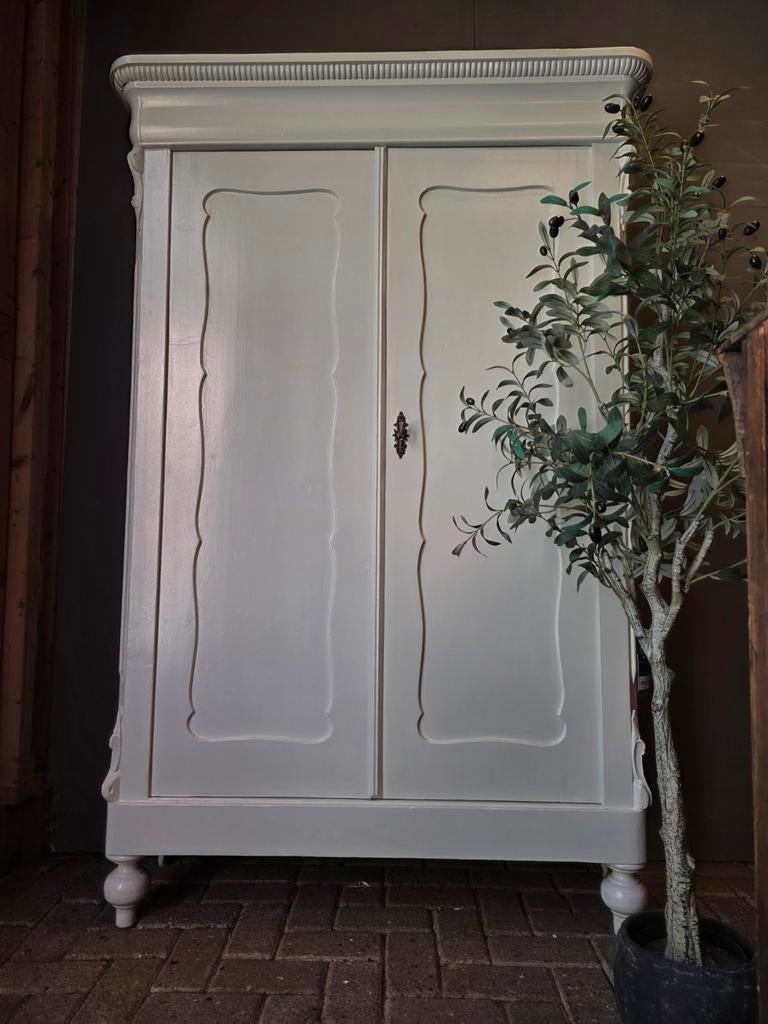 Witte/creme biedermeier meidenkast kledingkast bezorg mogeli, Antiek en Kunst, Antiek | Meubels | Kasten, Ophalen of Verzenden