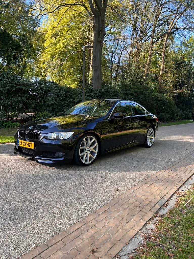 BMW 325i E92 2007 | KEYLESS ENTRY | SPORTSTOELEN | NL & NAP, Auto's, Automaat, Achterwielaandrijving, Zwart, 4 stoelen
