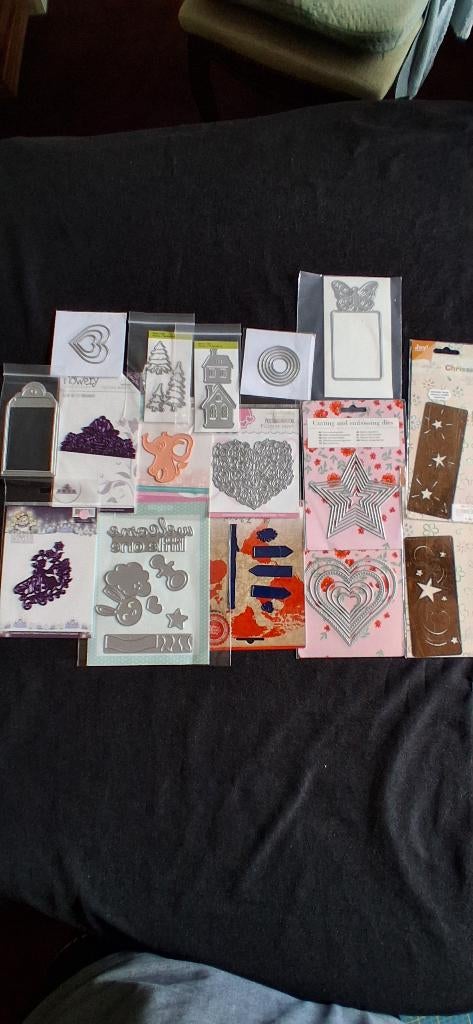 13 snijmallen voor het maken van kaartjes, Ophalen of Verzenden, Zo goed als nieuw, Overige thema's, Pons of Mal