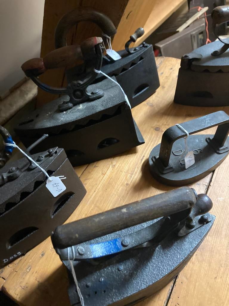 6 Antieke oude strijkijzers., Ophalen of Verzenden