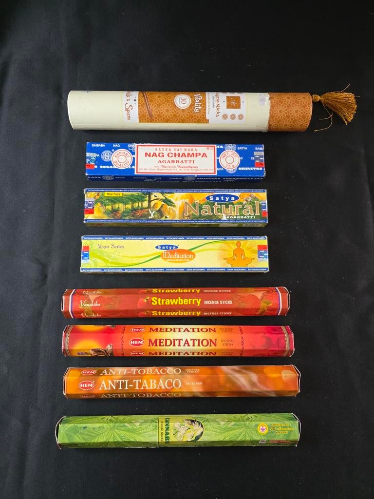 17 Pakketjes Wierook met Wierookhouder, Boeken, Esoterie en Spiritualiteit, Ophalen of Verzenden, Gelezen, Meditatie of Yoga, Achtergrond en Informatie