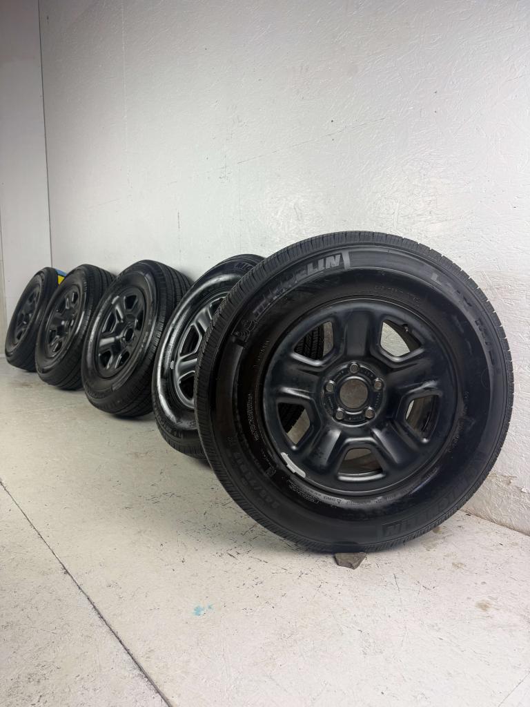 5x Originele Jeep Gladiator Wrangler velgen 17" 5x127 8mm!