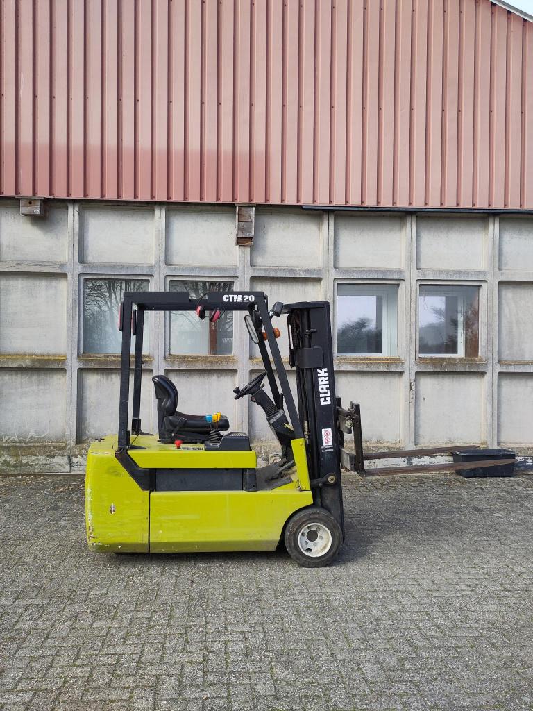 heftruck + lader, Zakelijke goederen, Ophalen, Heftruck, 1000 tot 2000 kg, Clark