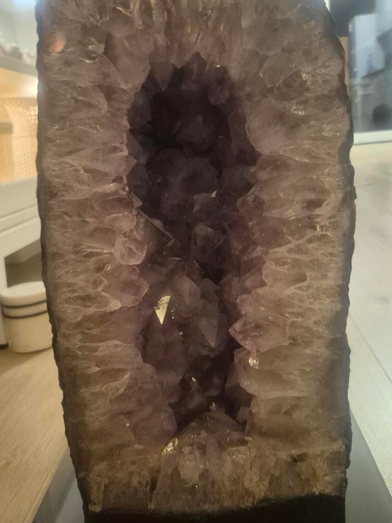 Amethist Geode 41cm hoog, Verzamelen, Mineralen en Fossielen, Ophalen