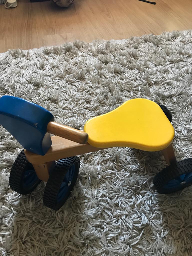 Houten loopfiets / vierwieler, Ophalen, Zo goed als nieuw, Loopfiets