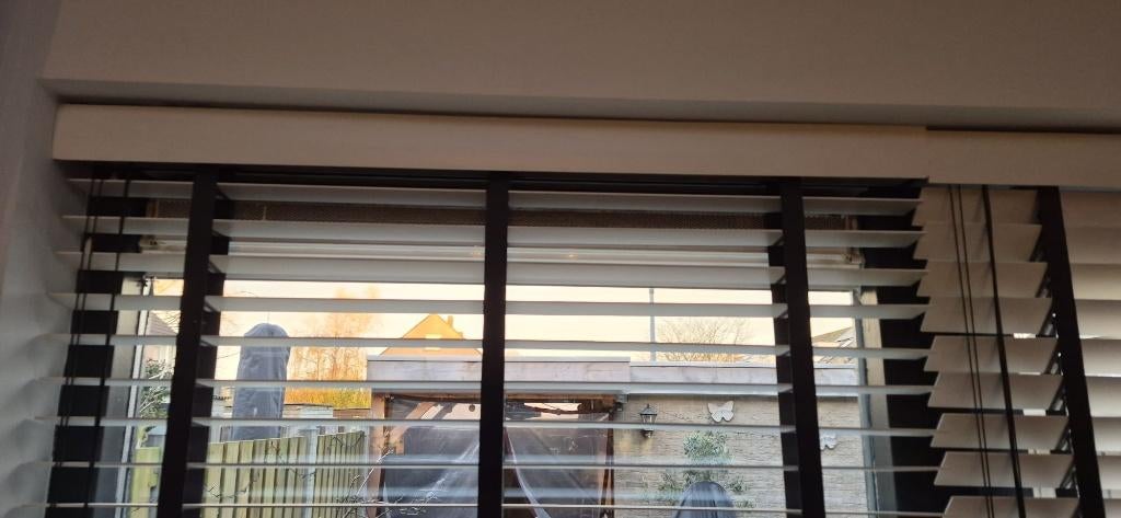 Luxaflex  wit hout en antraciet band, Ophalen, Gebruikt, 100 tot 150 cm, Grijs