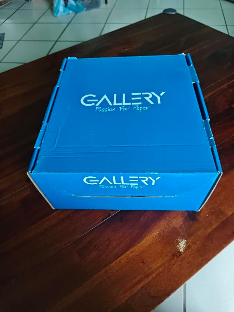 Doos met enveloppen, Ophalen, Zo goed als nieuw