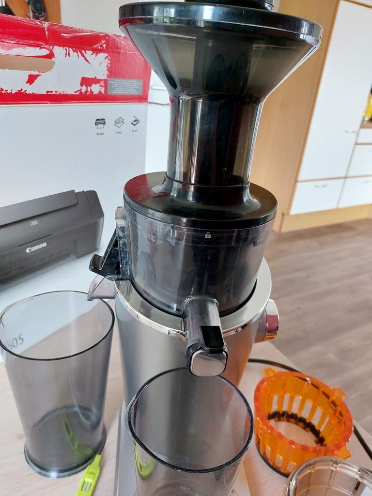 Hurom slowjuicer H100, Ophalen of Verzenden, Zo goed als nieuw, Slowjuicer