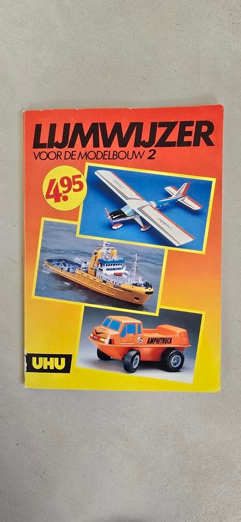 Boekje lijmwijzer voor de modelbouw 2 (UHU), Ophalen of Verzenden, Gebruikt, 1:50 tot 1:144