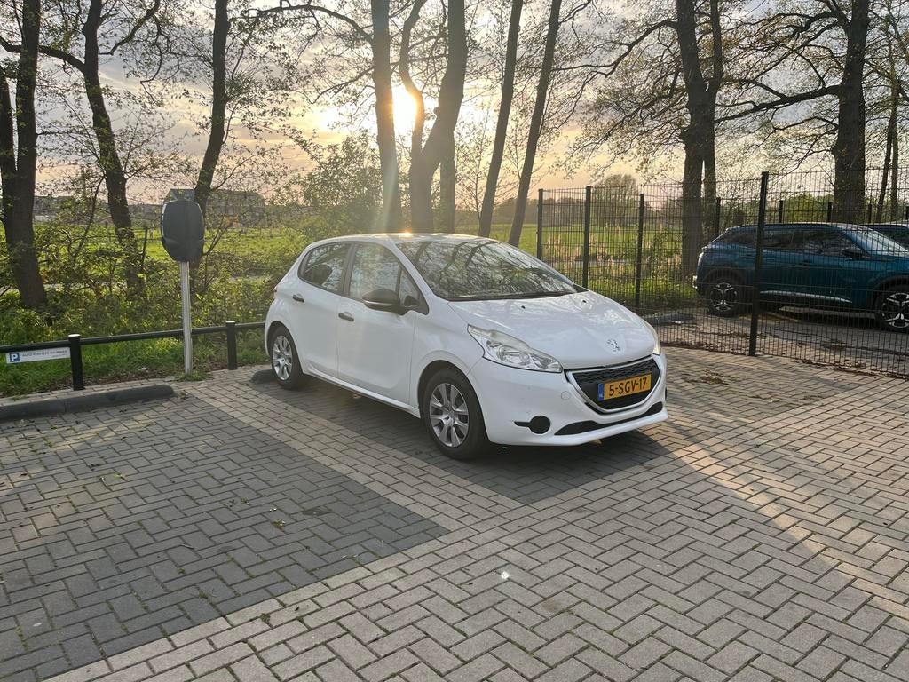 Peugeot 208 1.2 VTI 60KW/82PK 5-D 2013 Wit, Auto's, Peugeot, Particulier, Benzine, A, Hatchback, Handgeschakeld, Origineel Nederlands