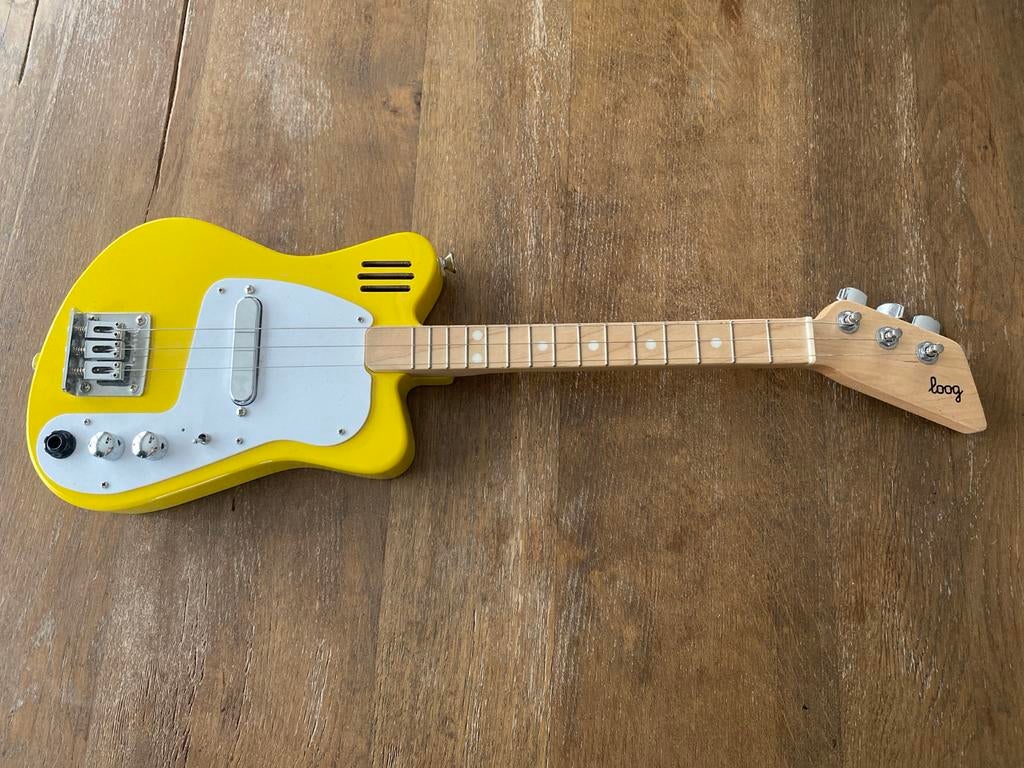 Loog electric mini gitaar - Geel, Muziek en Instrumenten, Ophalen, Zo goed als nieuw, Solid body, Overige merken