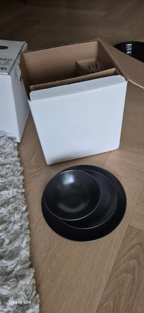 IKEA FÄRGKLAR Servies - 18-delig, mat zwart, Huis en Inrichting, Keuken | Servies, Ophalen of Verzenden, Nieuw, Porselein, Overige stijlen