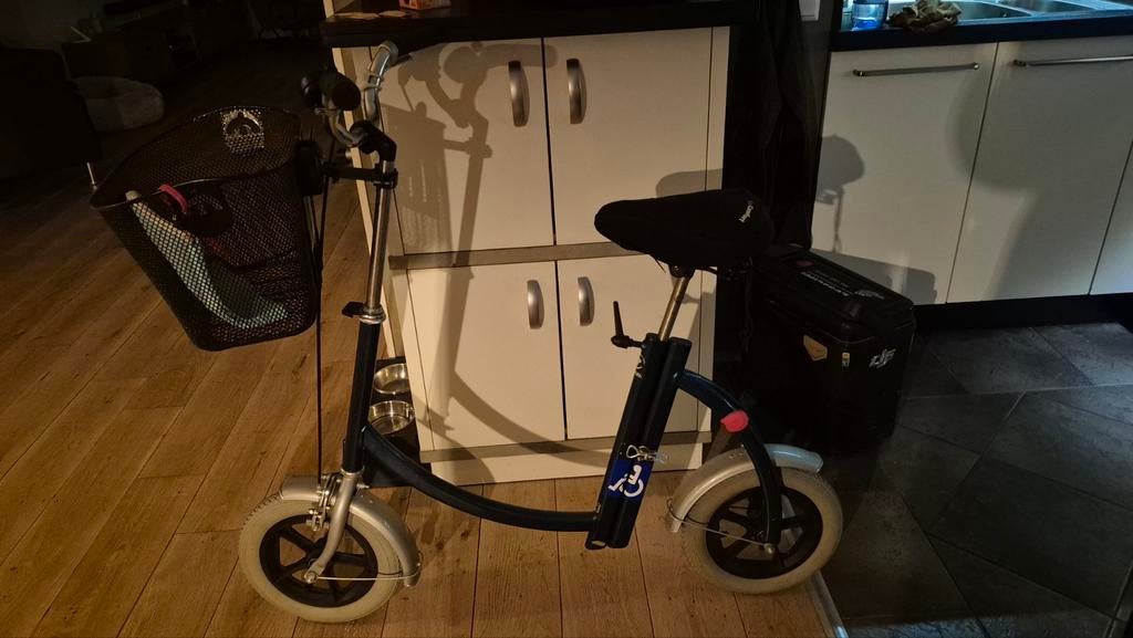 Van raam loopfiets incl mandje, Ophalen of Verzenden, Gewone step