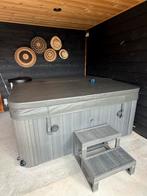 6 persoons Jacuzzi / Spa met cover en trapje, Tuin en Terras, Bubbelbaden en Hottubs, Ophalen, Gebruikt, Afdekzeil, Vast