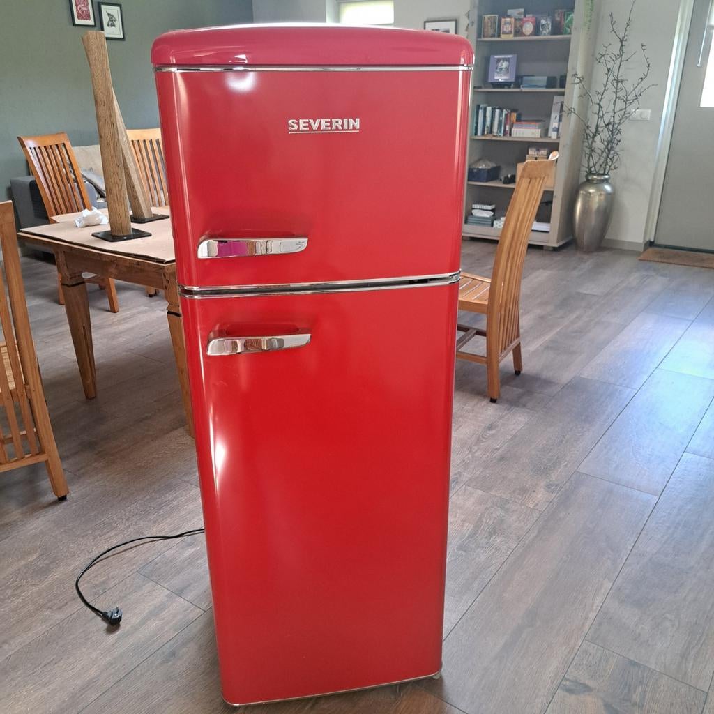 Severin retro koelkast met vriesvak - Rood, Ophalen