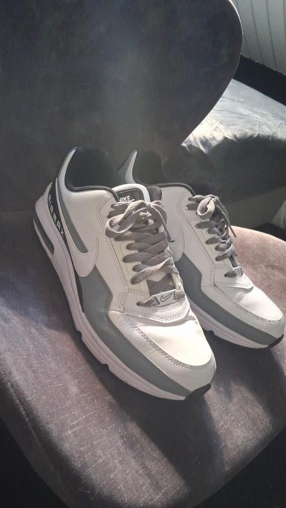 Nike Air Max sneakers maat 43 - Wit/Grijs, Kleding | Heren, Schoenen, Ophalen, Wit