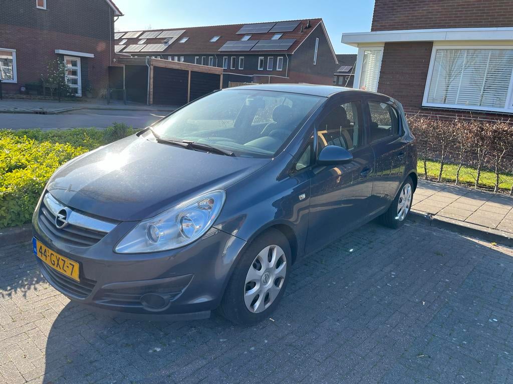 Opel Corsa 1.2 16V 5D 2008 Grijs lekke koppakking, Auto's, Opel, Voorwielaandrijving, 4 cilinders, 1229 cc, 49 €/maand