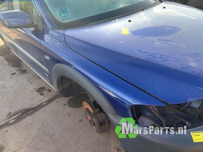 Scherm rechts-voor van een Volvo XC70, Gebruikt, -, -, Ophalen of Verzenden