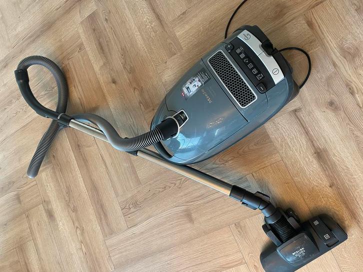 Miele Complete C3 Silence Flex Stofzuiger, Witgoed en Apparatuur, Stofzuigers, Zo goed als nieuw, Stofzuiger, 1600 tot 2000 watt