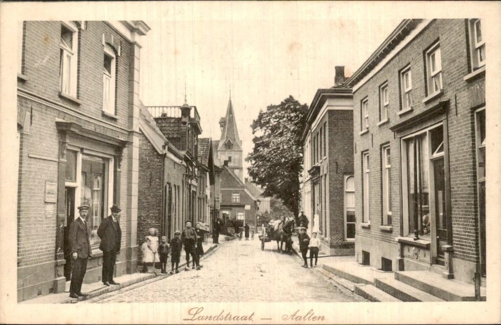 Aalten - Landstraat - Kerk op achtergrond, Ophalen of Verzenden, Voor 1920, Ongelopen, Gelderland