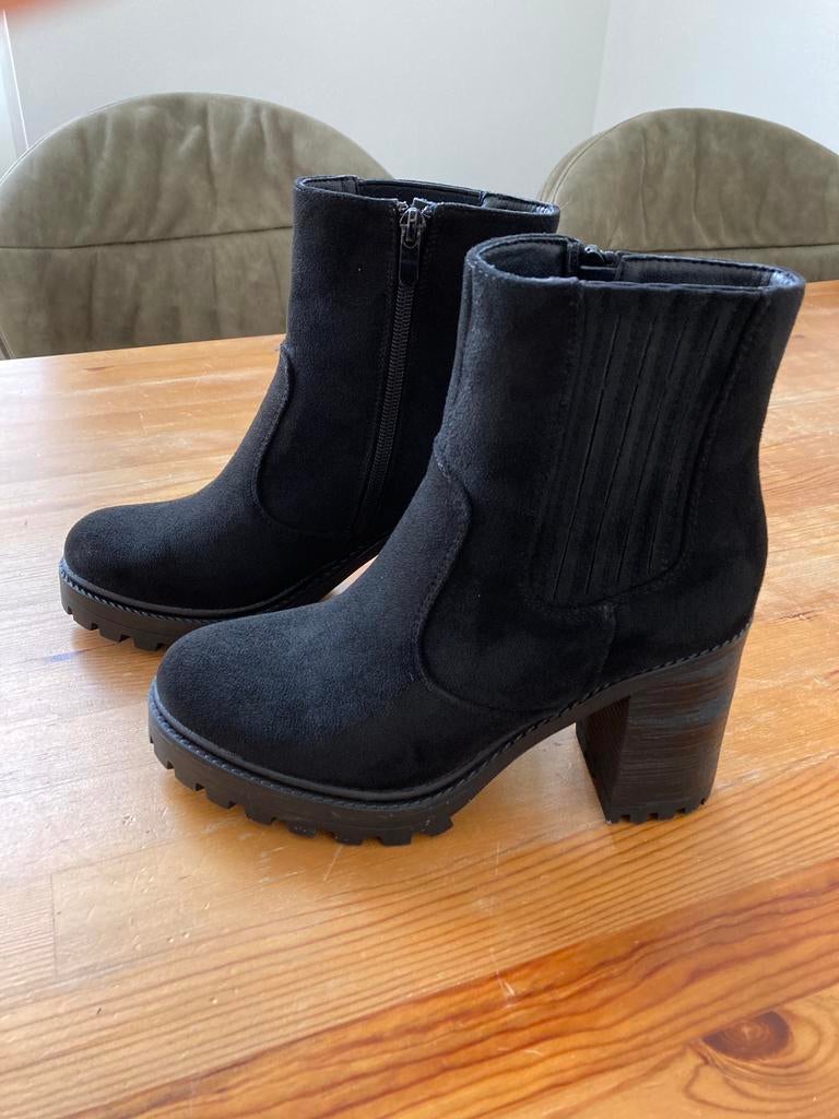 Findley enkellaarsjes met hak maat 39, Kleding | Dames, Ophalen of Verzenden, Zo goed als nieuw, Zwart