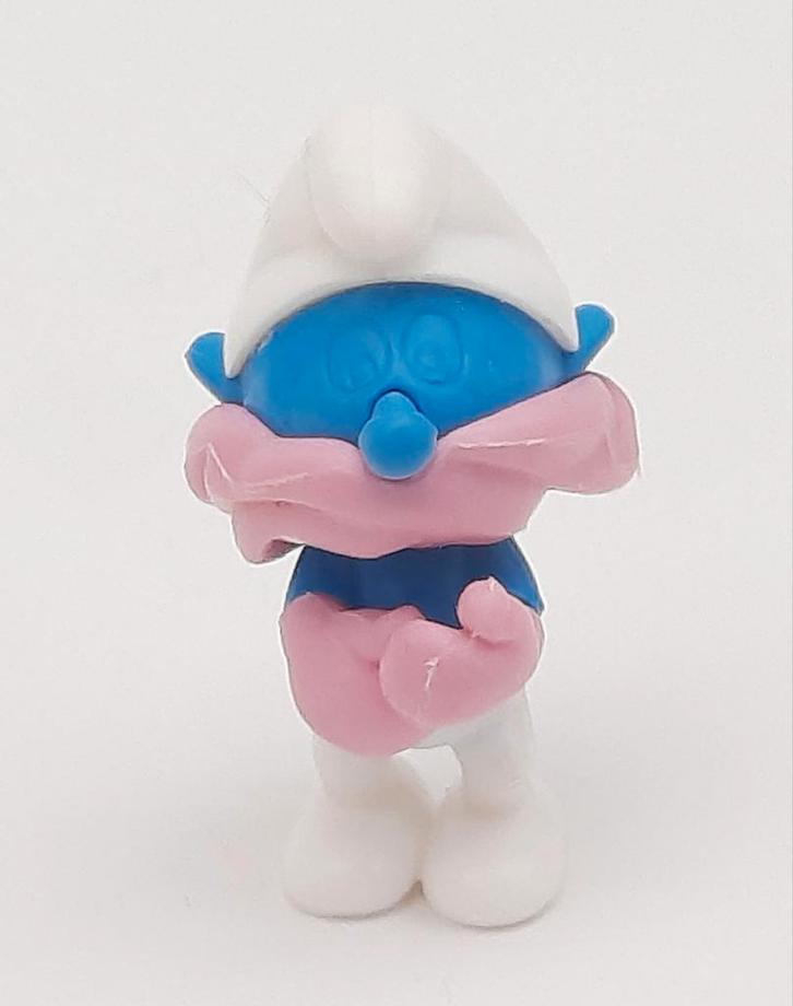 Winter Smurf met sjaal en handschoenen Ferrero uit 1990, Verzamelen, Smurfen, Zo goed als nieuw, Poppetje, Figuurtje of Knuffel