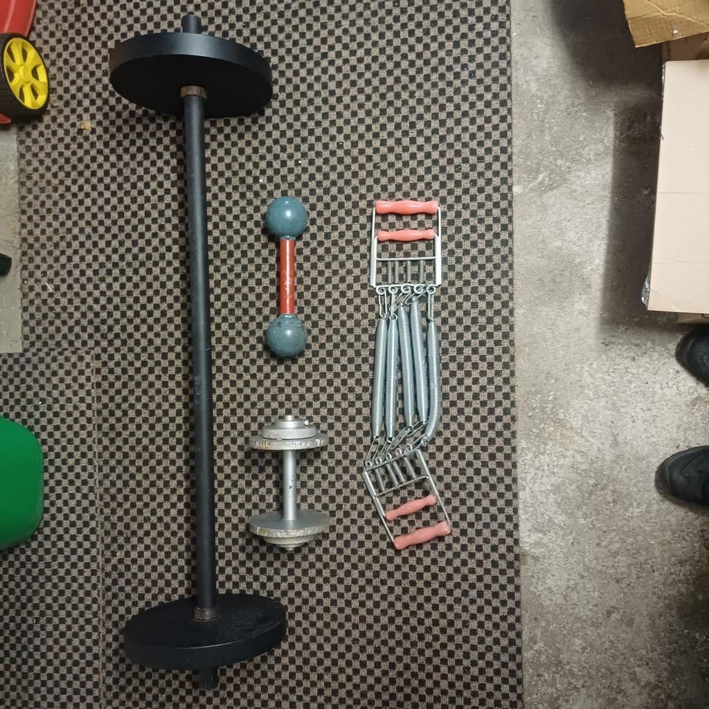 Halterstang met gewichten ongeveer 35-40kg en dumbels, Sport en Fitness, Fitnessmaterialen, Ophalen, Zo goed als nieuw, Halterstangen