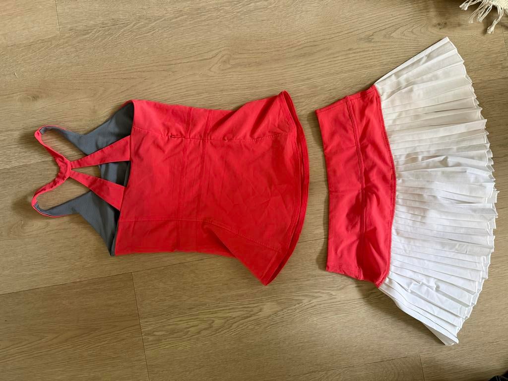 Sportset: Top & Rokje - Koraalrood/Wit, Kinderen en Baby's, Kinderkleding | Maat 140, Ophalen of Verzenden, Zo goed als nieuw