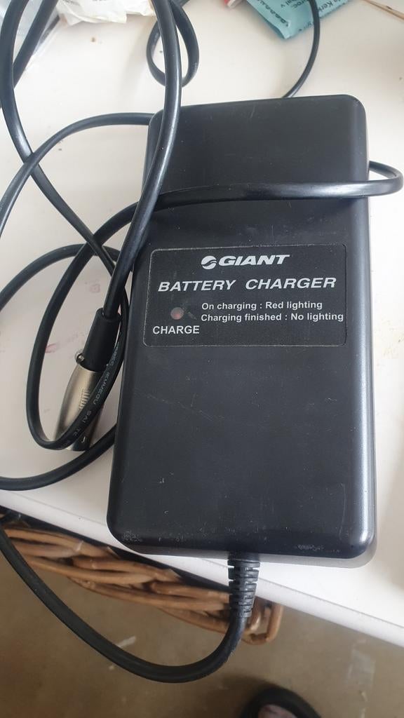 Giant Batterijlader NC-SSC04GNT voor E-bike, Fietsen en Brommers, Fietsaccessoires | Fietsaccu's, Ophalen of Verzenden, Gebruikt