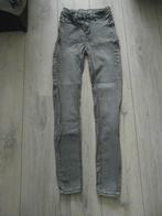 Amisu - Grijze skinny mid waist jeans - 25, Ophalen of Verzenden, W27 (confectie 34) of kleiner, Grijs, Gedragen