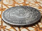 Grote Chinese zilverbrons munt met draak en karakters 4,4 cm, Ophalen of Verzenden