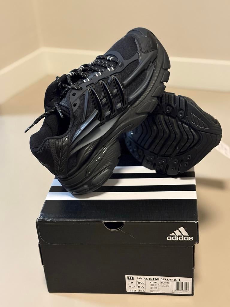 Adidas x Pharrell Adistar Jellyfish 42 2/3 Deadstock, Ophalen of Verzenden, Nieuw, Zwart, Sneakers of Gympen