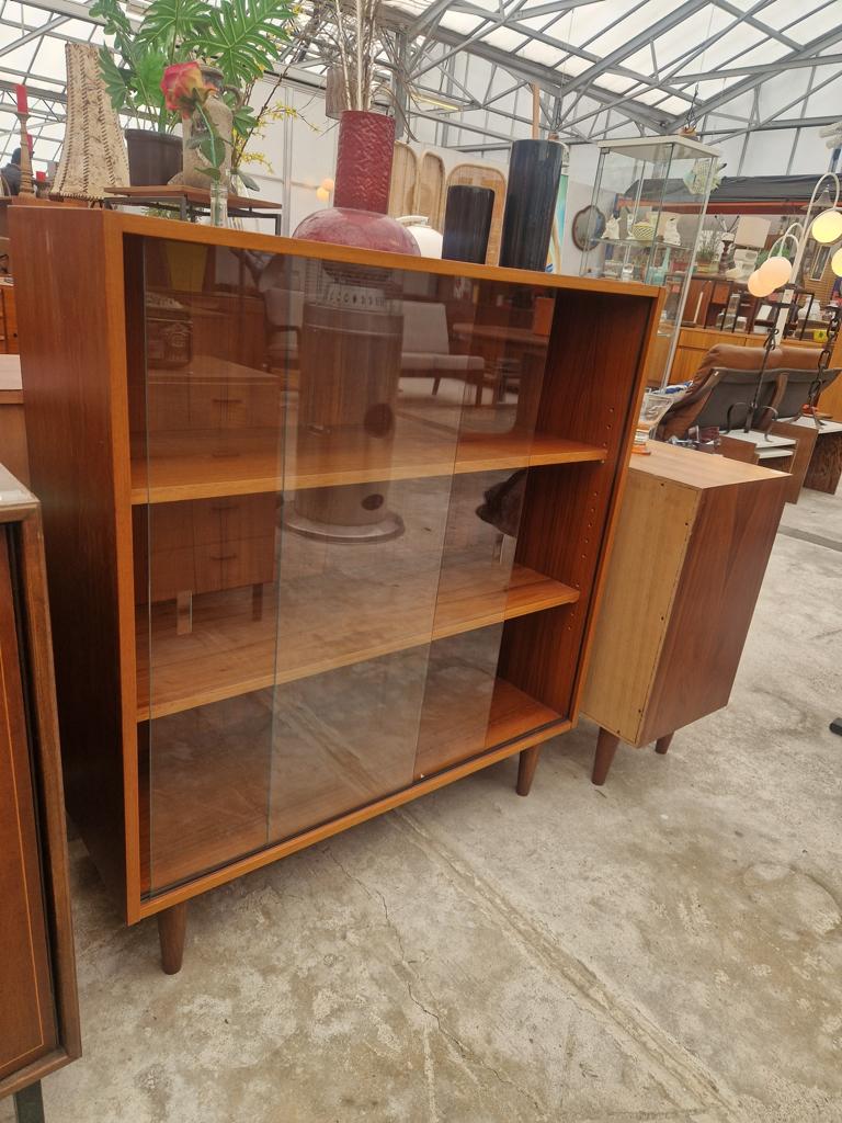 Vintage vitrine kastje 88cm met twee verstelbare planken, Huis en Inrichting, Kasten | Vitrinekasten, Ophalen, ., 50 tot 100 cm