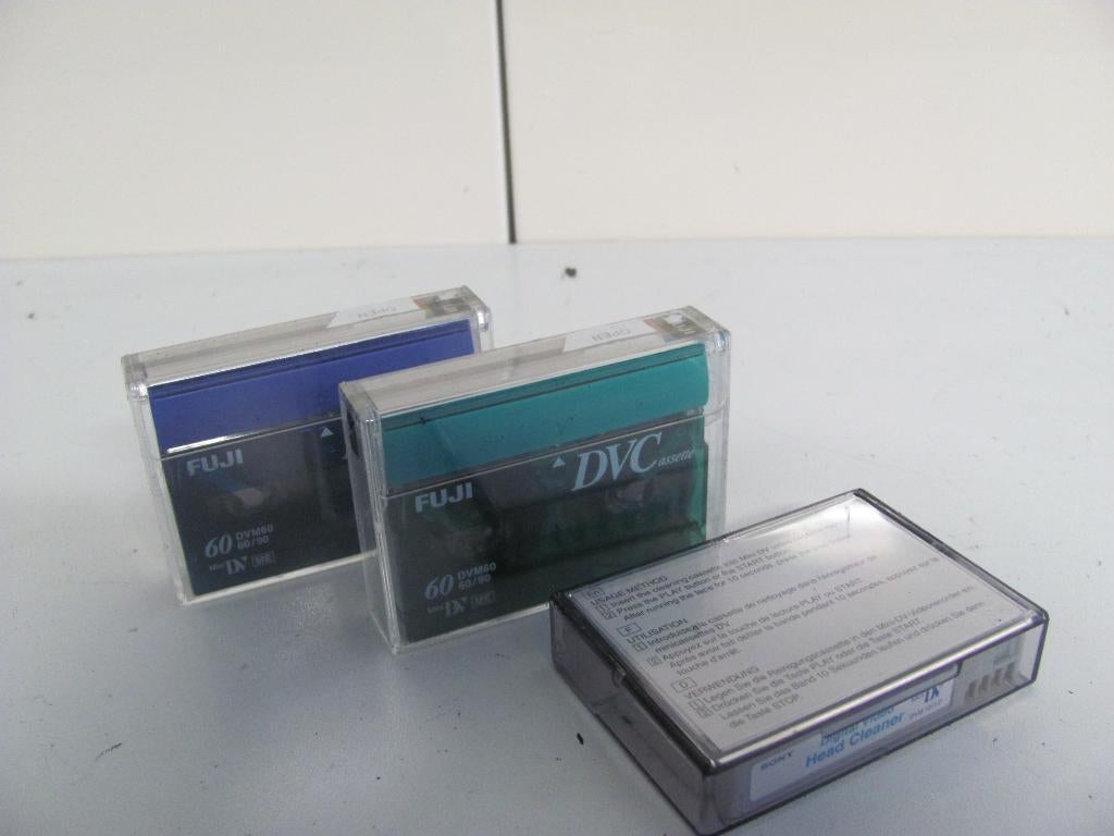 MiniDv 1 x cleaning tape en 2 x fuji DVC 60dvm60, Audio, Tv en Foto, Videocamera's Digitaal, Overige merken, Mini dv, Nieuw, Band, Disc of Geheugen