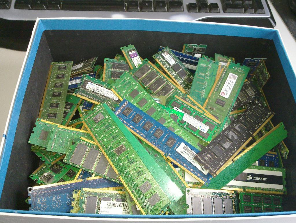 2 kg oud geheugen gold goud scrap, Ophalen, Niet werkend, DDR2, Desktop