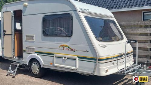 Swift Toscane 390 Lengte bedden, Voort, Caravans en Kamperen, Caravans, Bedrijf, tot en met 2, 750 - 1000 kg, Standaardzit, Swift