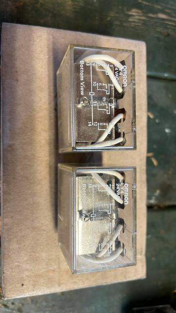 2x Omron LY4 relais – 24V AC – industrieel  beschikbaar voor biedingen