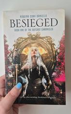 Besieged: Outcast Chronicles - Rowena Cory Daniells, Ophalen of Verzenden, Gelezen, Rowena Cory Daniells