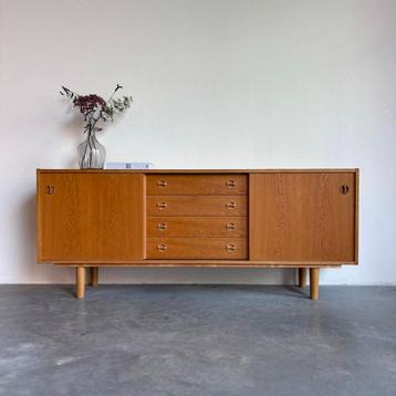 VINTAGE | DRESSOIR | LOWBOARD | EIKEN beschikbaar voor biedingen