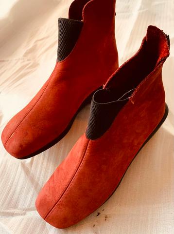 ARCHE.  Mooie rood suede laarsjes maat 39. beschikbaar voor biedingen