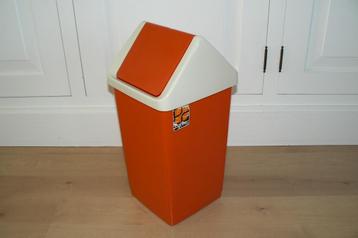 Vintage Curver swing prullenbak. Oranje,10 ltr. inhoud. beschikbaar voor biedingen