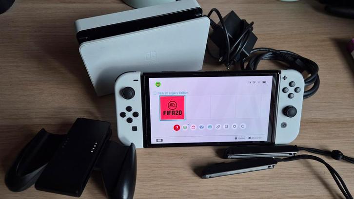 Nintendo Switch OLED compleet, Spelcomputers en Games, Spelcomputers | Nintendo Switch, Zo goed als nieuw, Switch OLED, Met 2 controllers