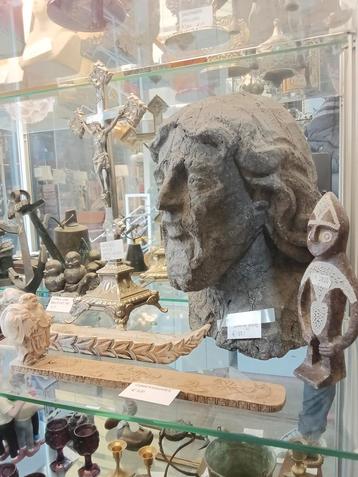 Antiek Jezus Beeld beschikbaar voor biedingen