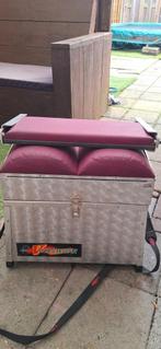 Viskoffer met zitkussen - V-Cushion, Watersport en Boten, Hengelsport | Algemeen, Ophalen, Gebruikt, Koffer of Tas